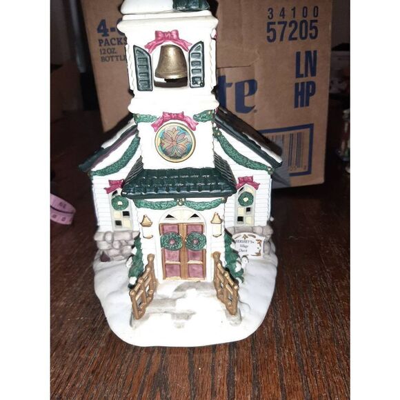 Vintage 2001 Hersheys Holiday Village Church Light Up Christmas Holiday Building - Picture 2 of 8